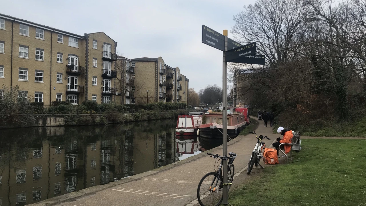 Wennington Green, Regent_s Canal